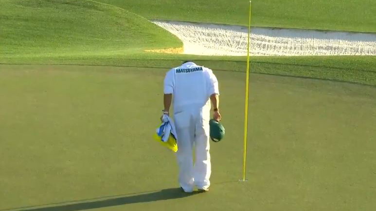 Golf fans react to Hideki Matsuyama's caddie BOWING to Augusta National